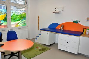 Behandlungsmoebel Kinderarzt