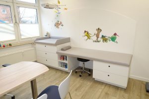 Behandlungsliege Kinderarzt