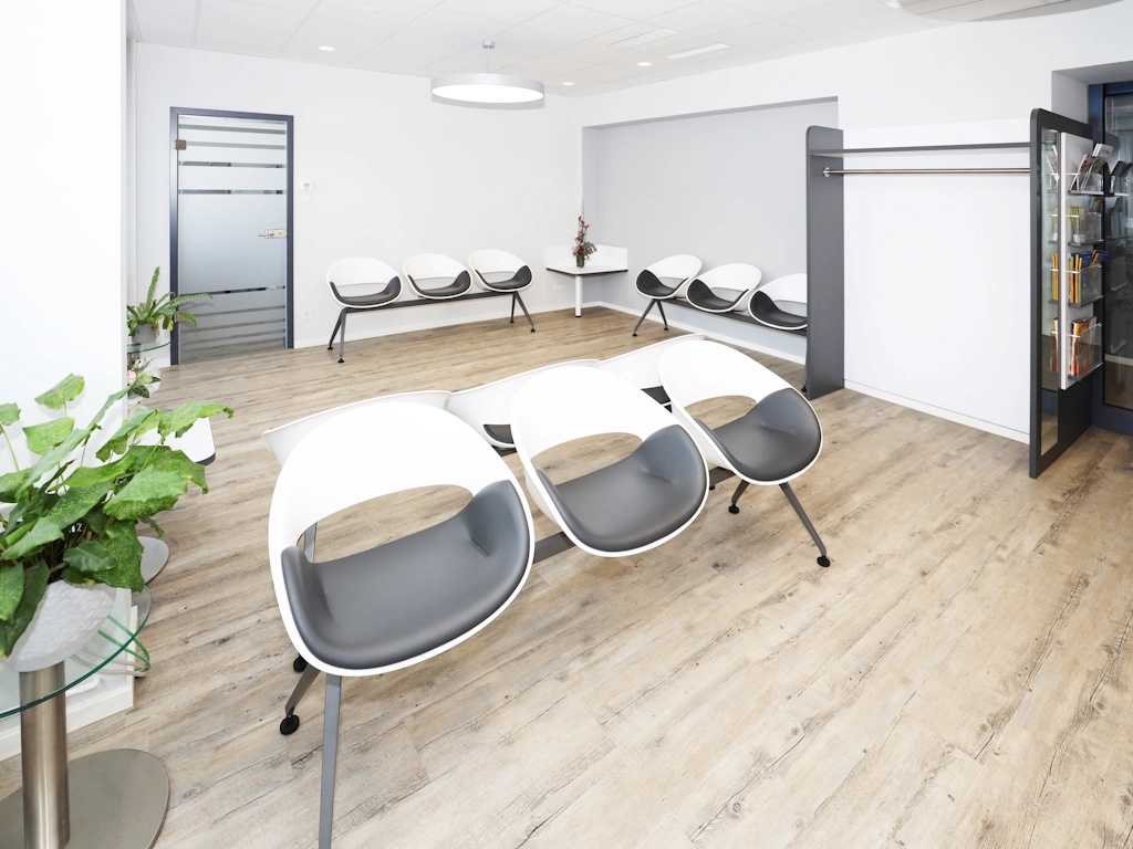 Bild: Kieferorthopaedie_Cottbus_Wartebereich