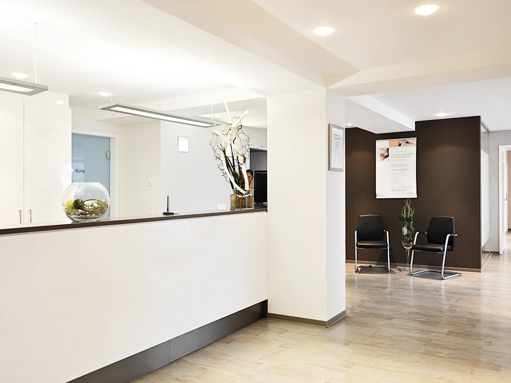 20_Hautarzt_Aschaffenburg_Empfang_1_b