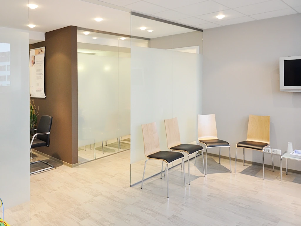 20_Hautarzt_Aschaffenburg_Warten_2_b