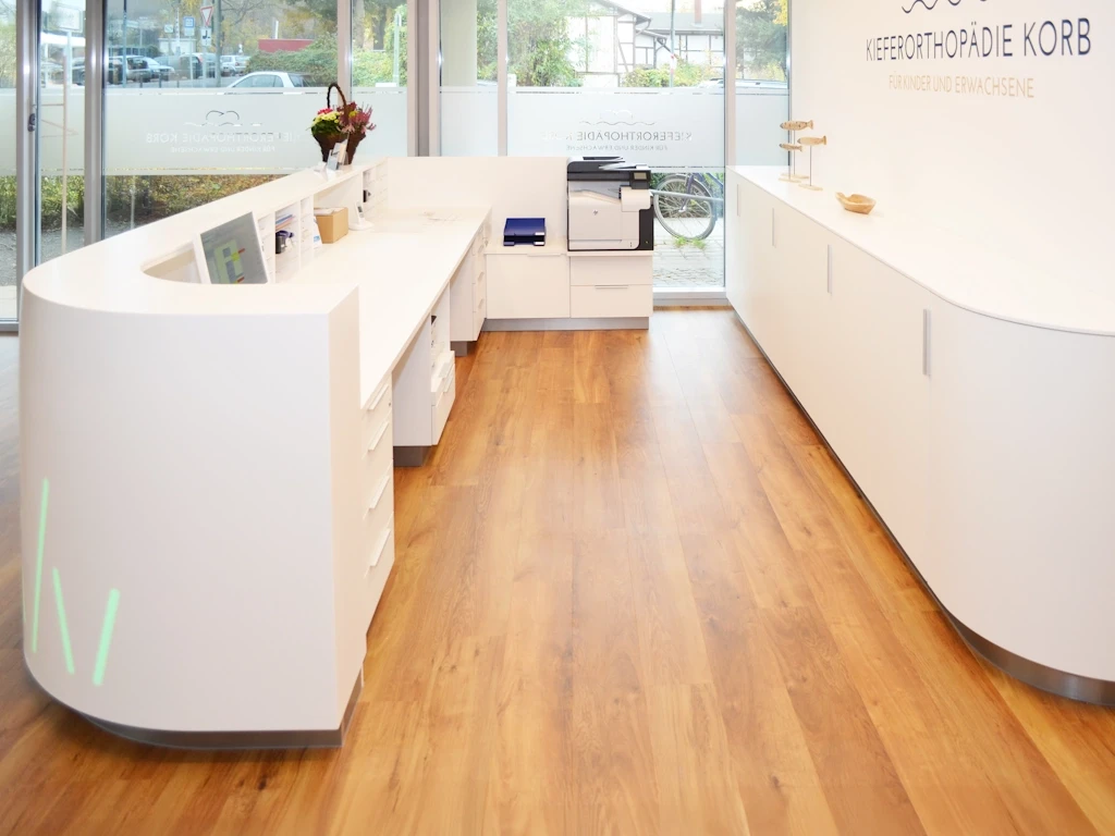 20_Kieferorthopaedie_Korb_Empfang_2_b