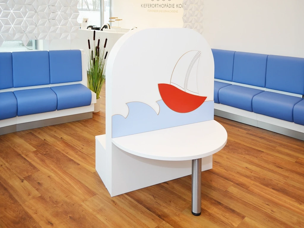 20_Kieferorthopaedie_Korb_Warten_1_b