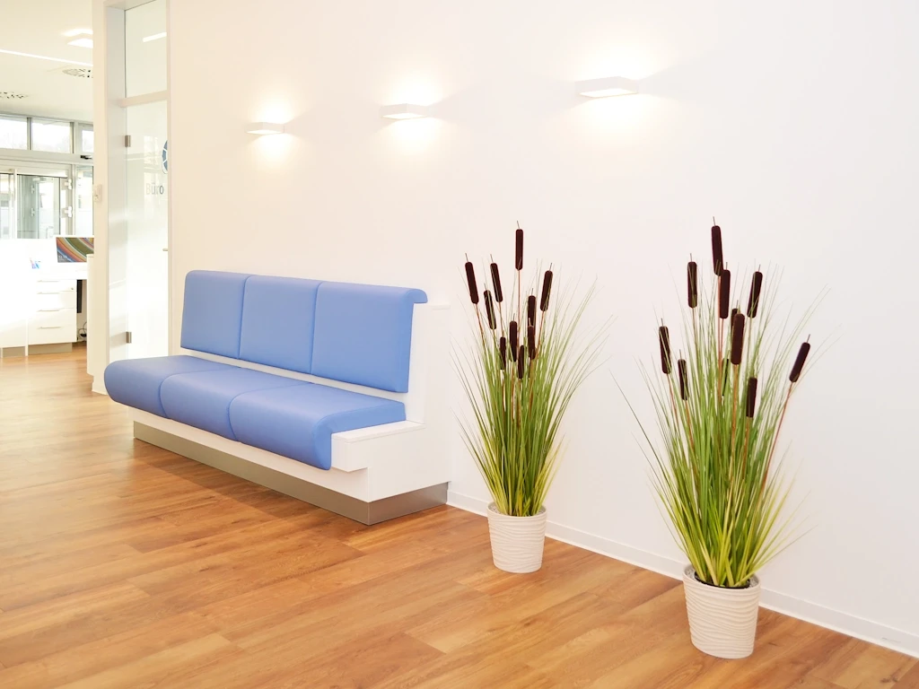 20_Kieferorthopaedie_Korb_Warten_2_b