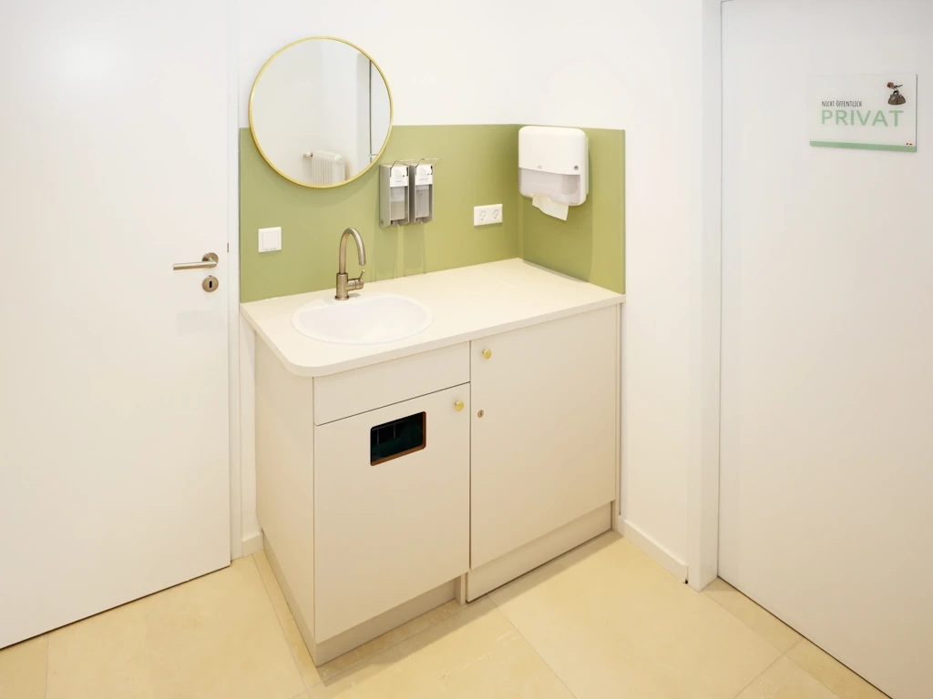 24_Kinderarzt_Berlin_2_Behandlung_2_b