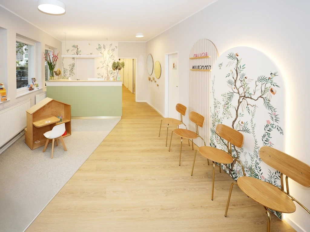 24_Kinderarzt_Berlin_2_Empfang_b