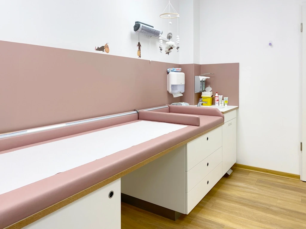 Bild: 25_Kinderarzt_Emmerich_am_Rhein_KHO_Behandlung_b