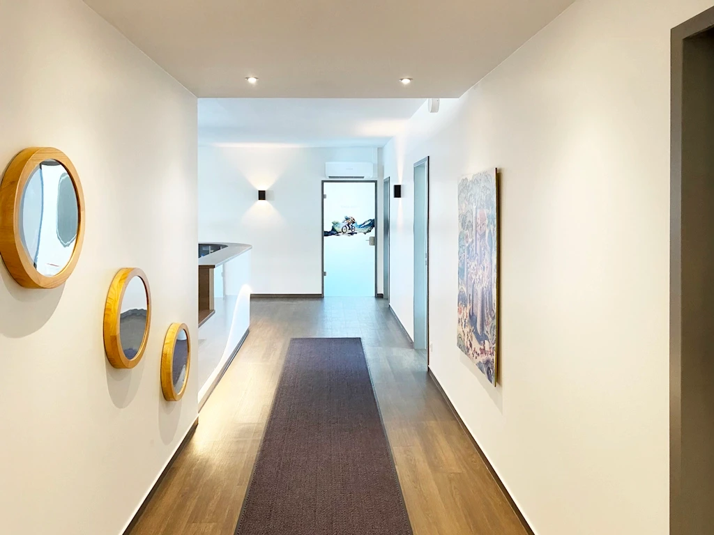 25_Kinderarzt_Frankfurt_Flur_b