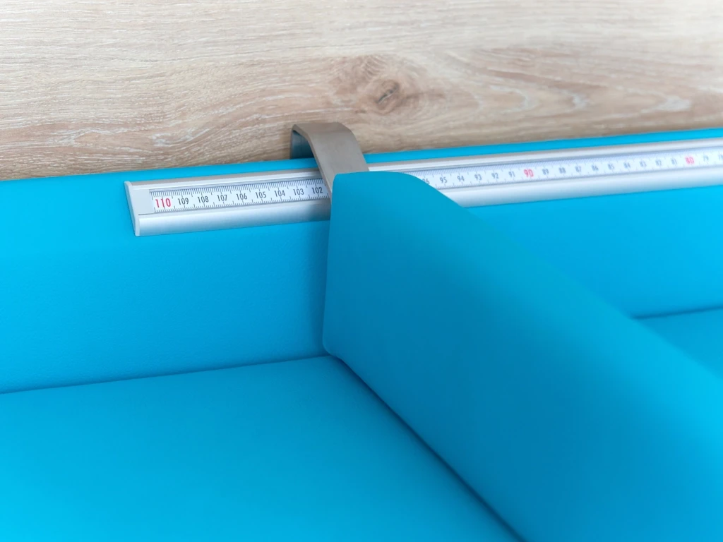 25_Kinderarzt_Hillesheim_Behandlung_Detail_b