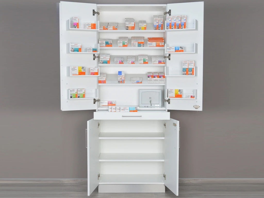 Medikamentenschrank 6