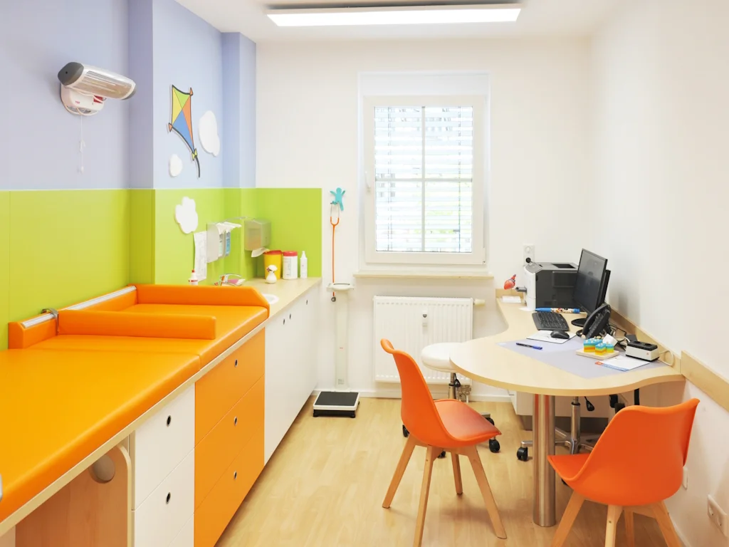 Bild: 19_Kinderarzt_Leimen_Behandlung_5