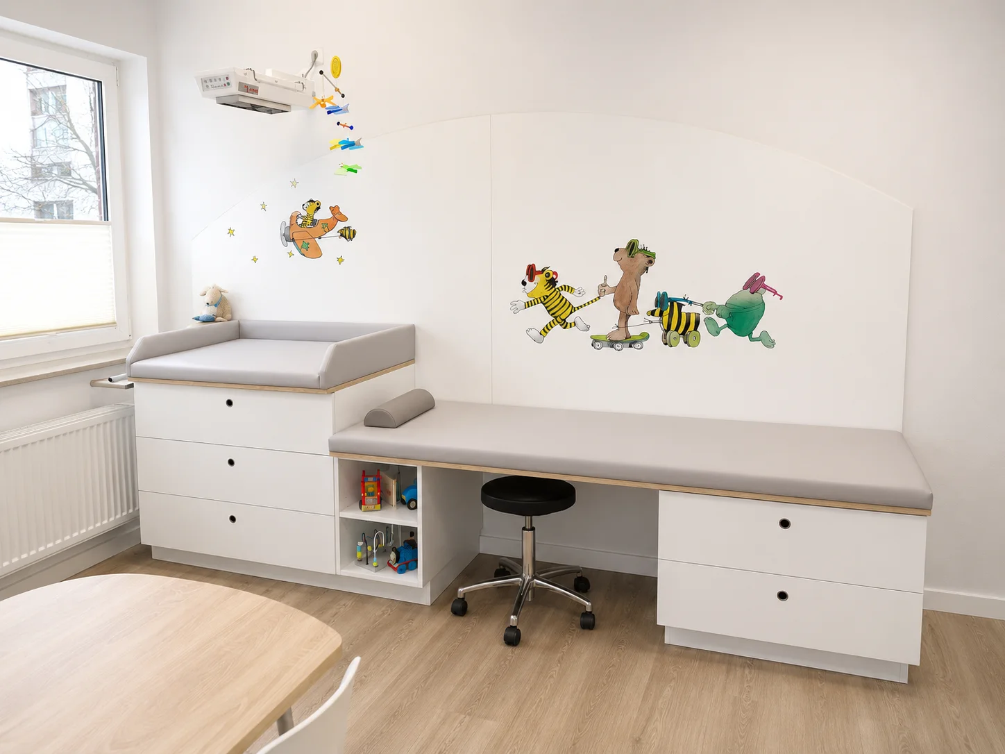 Bild: Praxismöbel Kinderbehandlung 32